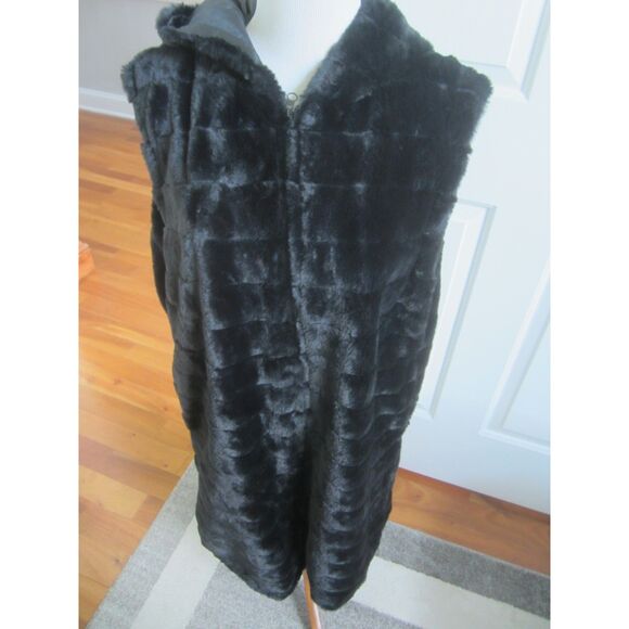 AMAZINGLY SOFT  LONG BLACK FAUX FUR ZIP HOODED VEST WITH POCKETS SIZE LARGE - Picture 1 of 6